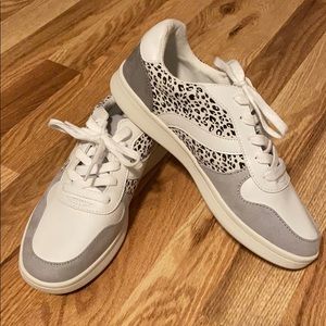 NEW! Old Navy White & Cheetah Fashion Sneakers ✨